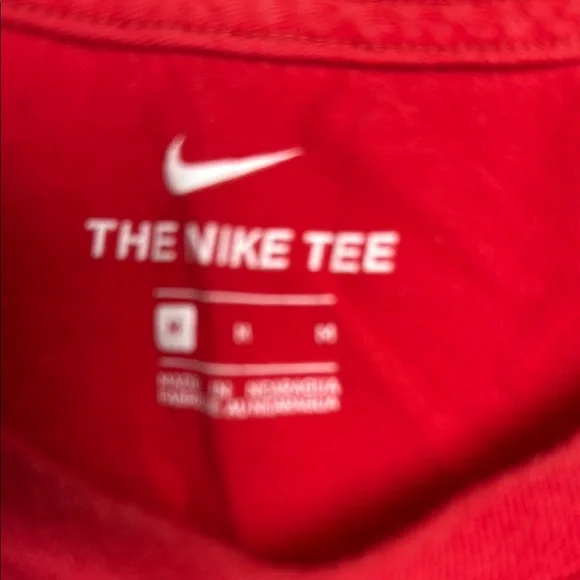 THE NIKE TEE Red Tee with Camouflage Logo. Size Medium. 100% Cotton - Picture 2 of 5